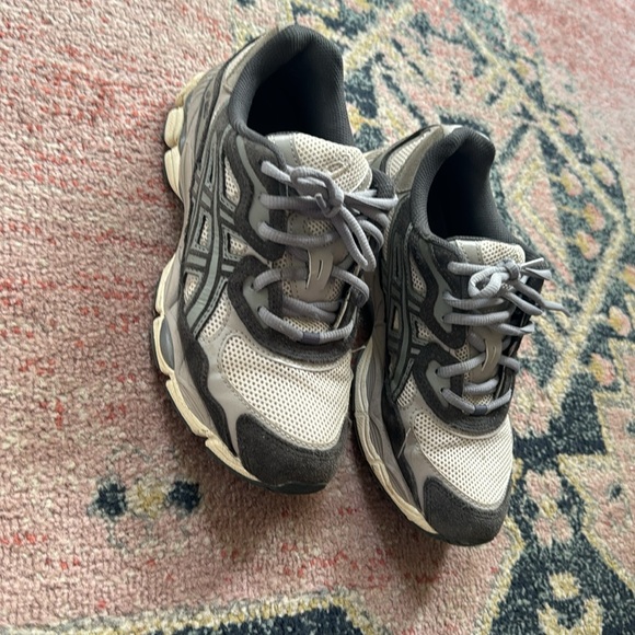 ASICS fashion runners. Only worn a few times. Size 5 but I’m normally a 6 1/2 - Picture 2 of 5